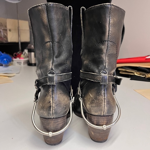 Leather boots - Picture 2 of 5